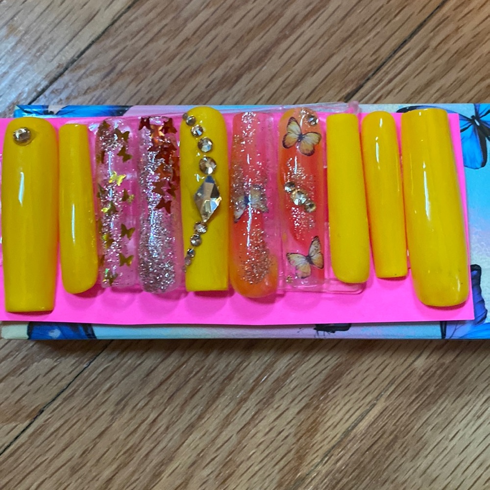 “Yellow Sunset Xl Nails” (Spring/Summer Collection)